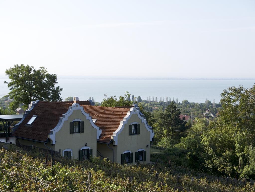 Hillside Apartments Révfülöp Екстериор снимка
