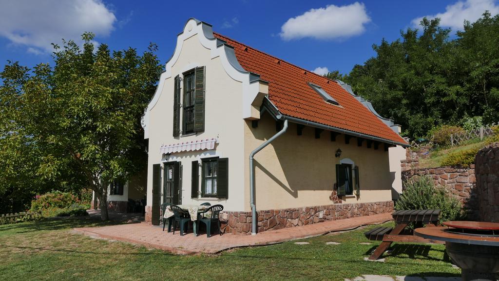 Hillside Apartments Révfülöp Екстериор снимка
