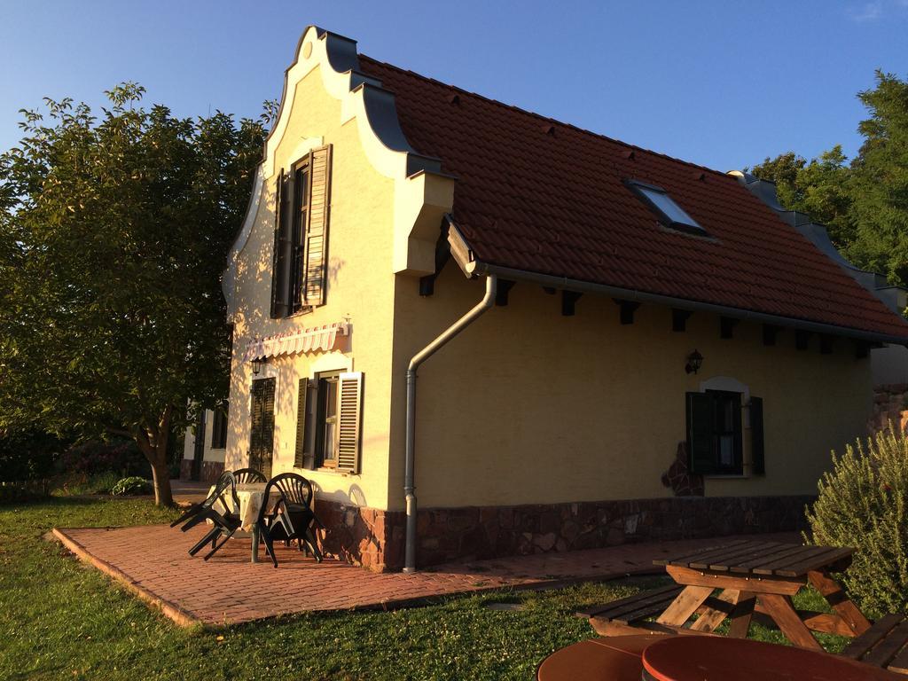 Hillside Apartments Révfülöp Екстериор снимка