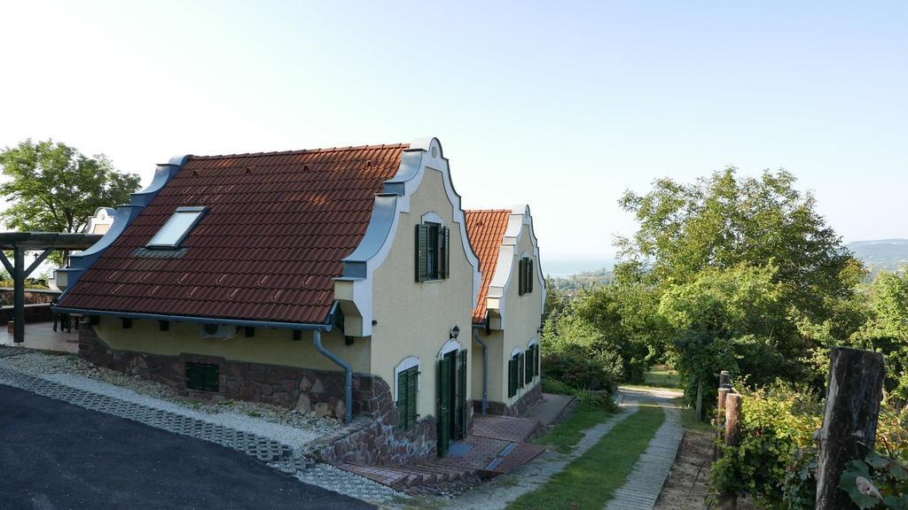 Hillside Apartments Révfülöp Екстериор снимка